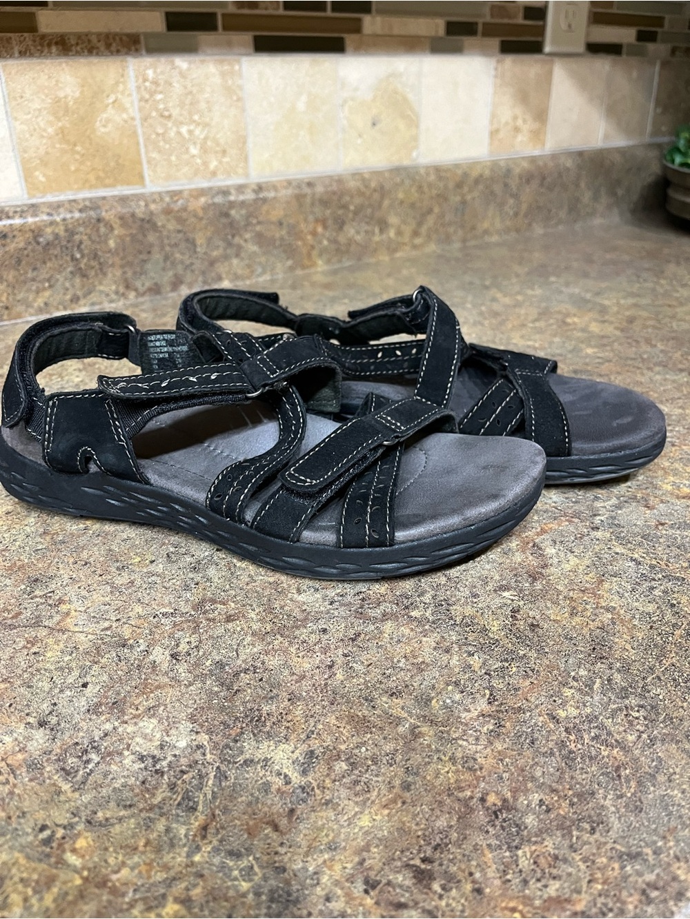 Earth Origins Black Suede Strappy Comfort Walking Sandals Women 7.5
DESCRIPTION